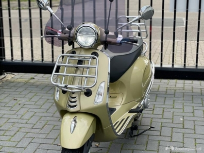 Vespa Primavera Touring beige